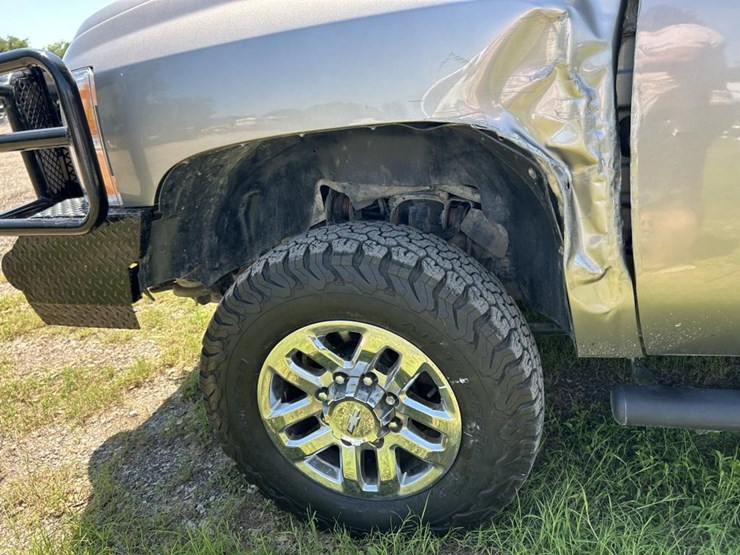 2013-chevrolet-silverado-2500-lt-image-13