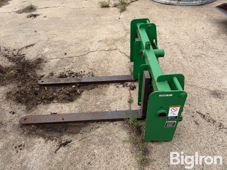 john-deere-pallet-forks-image-8