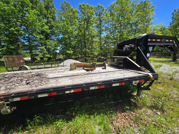 #24321-•-2009-p.j.-35'-flatbed-trailer-image-3