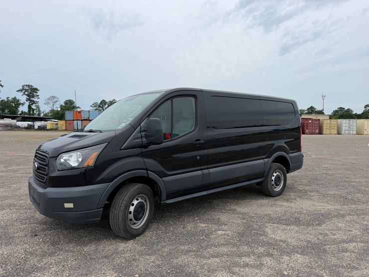 2015-ford-transit-image-1