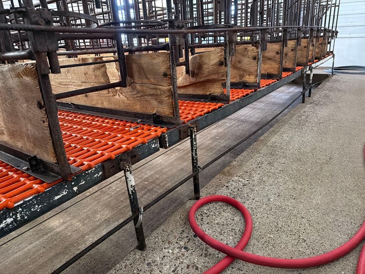10-sections-of-orange-metal-floor-grates-image-5