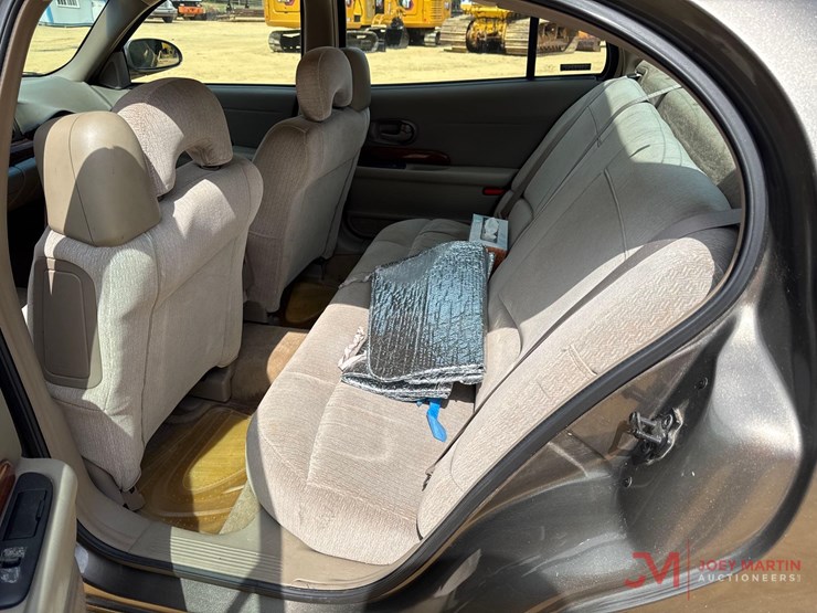 2000-buick-le-sabre-custom-sedan-image-11
