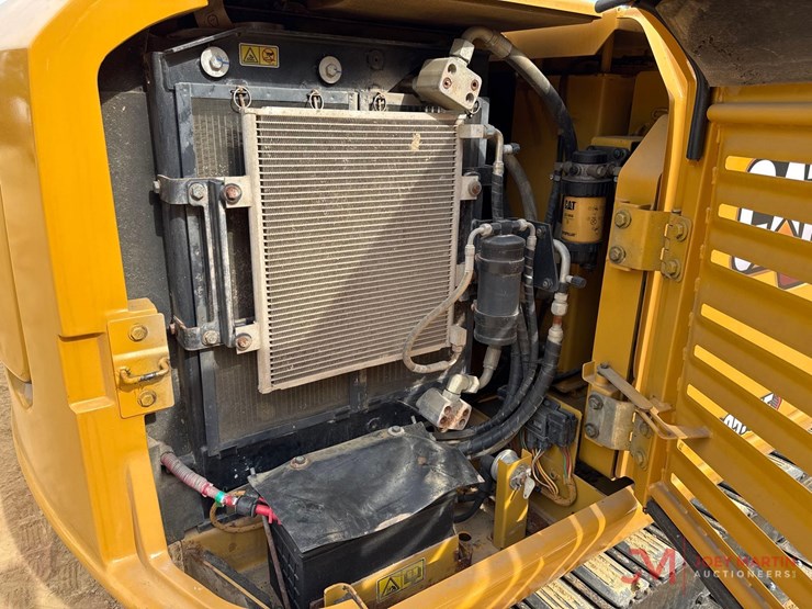 2021-caterpillar-305.5-image-6