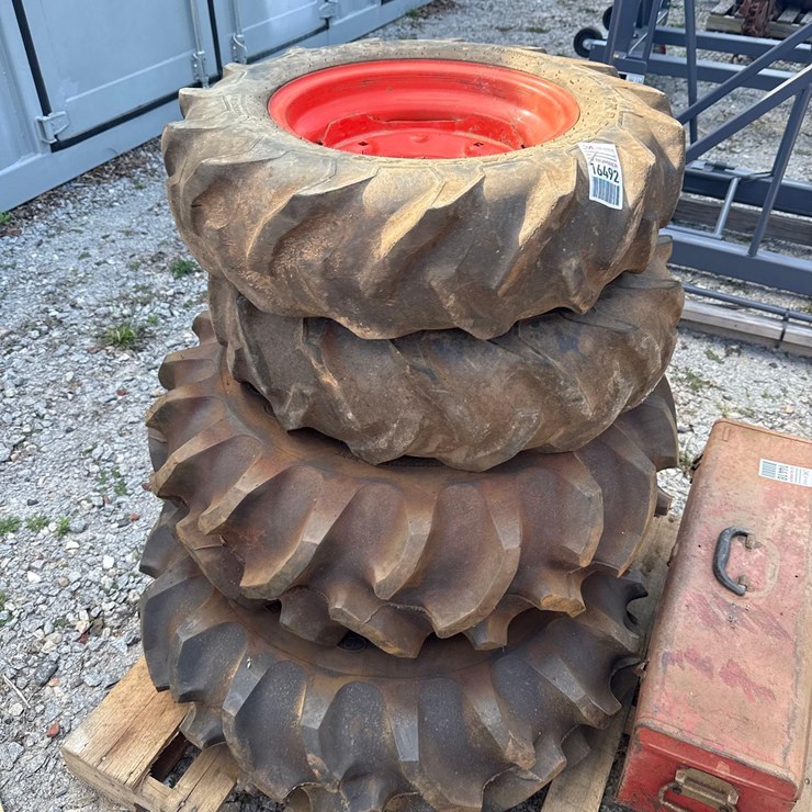 4 TRACTOR WHEELS
