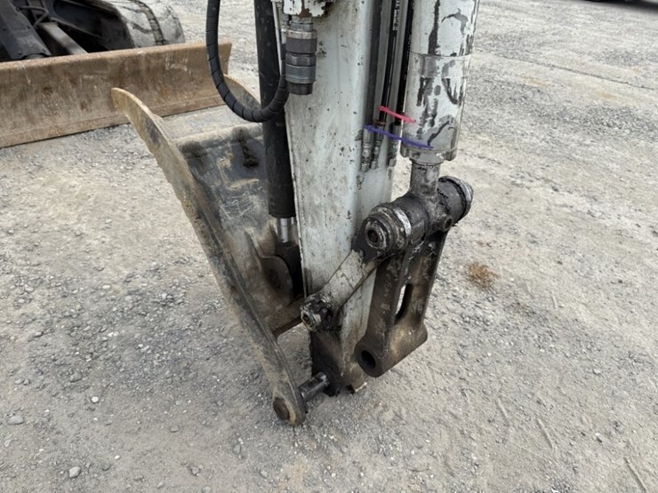 2017-takeuchi-tb260-image-13