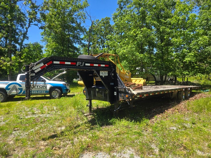 #24321-•-2009-p.j.-35'-flatbed-trailer-image-15