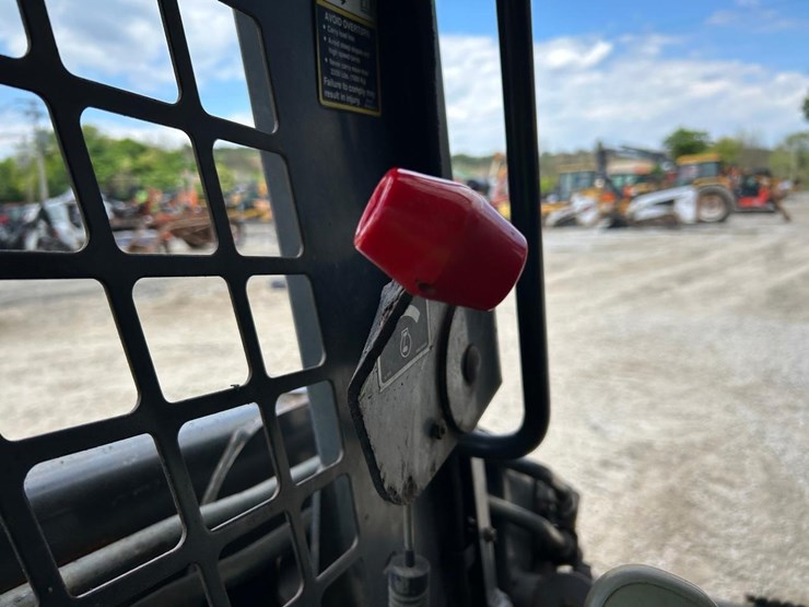 new-holland-l180-image-24