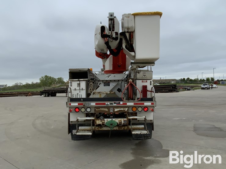 2013-freightliner-m2-106-image-6