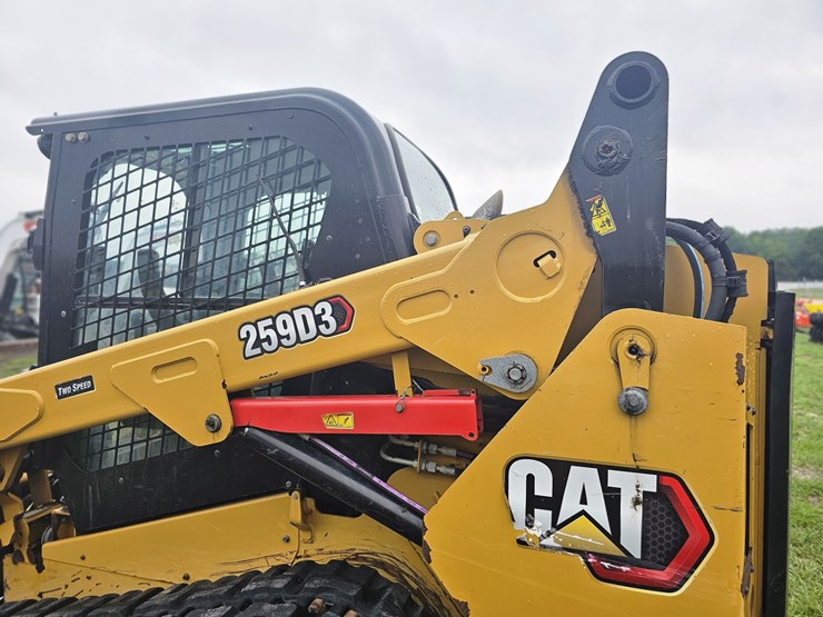 2022-caterpillar-259d3-image-8