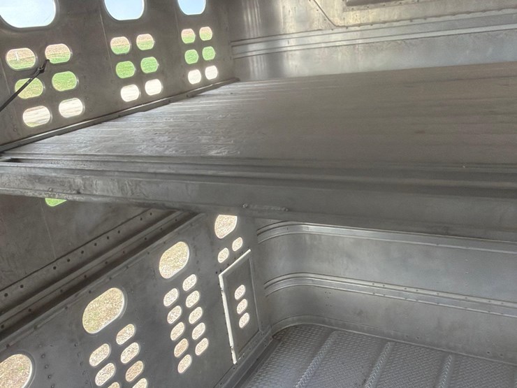 2008-wilson-livestock-trailer-image-63