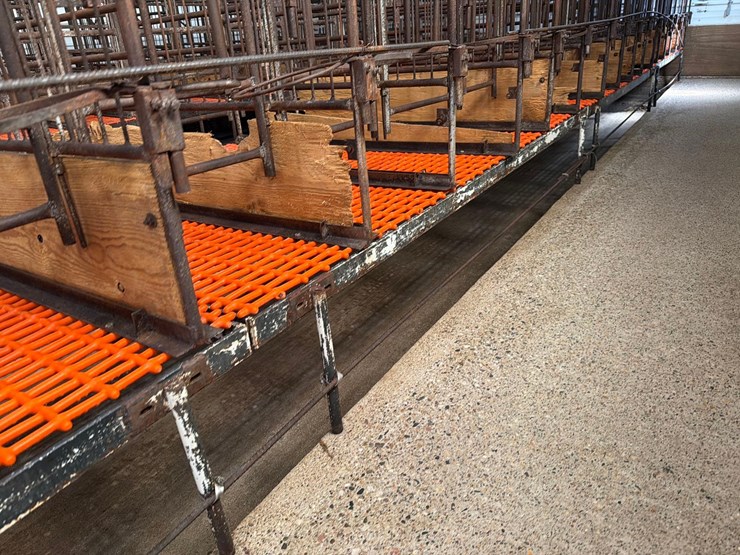 10-sections-of-orange-metal-floor-grates-image-19