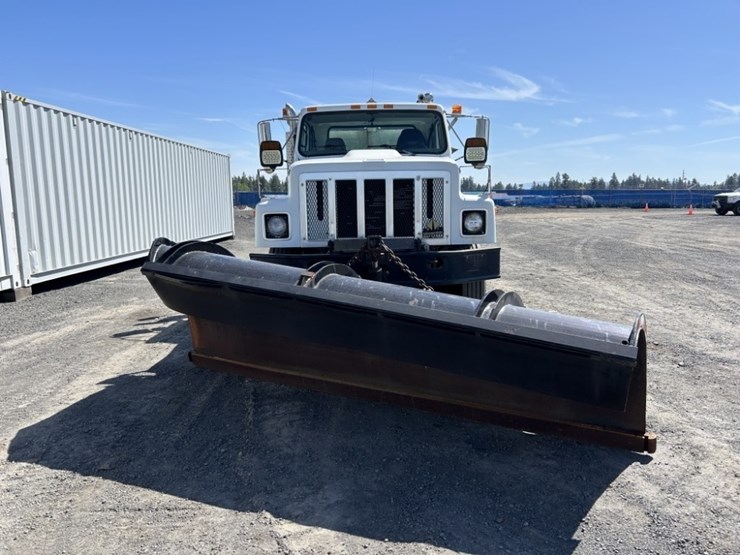1998-international-2574-image-8