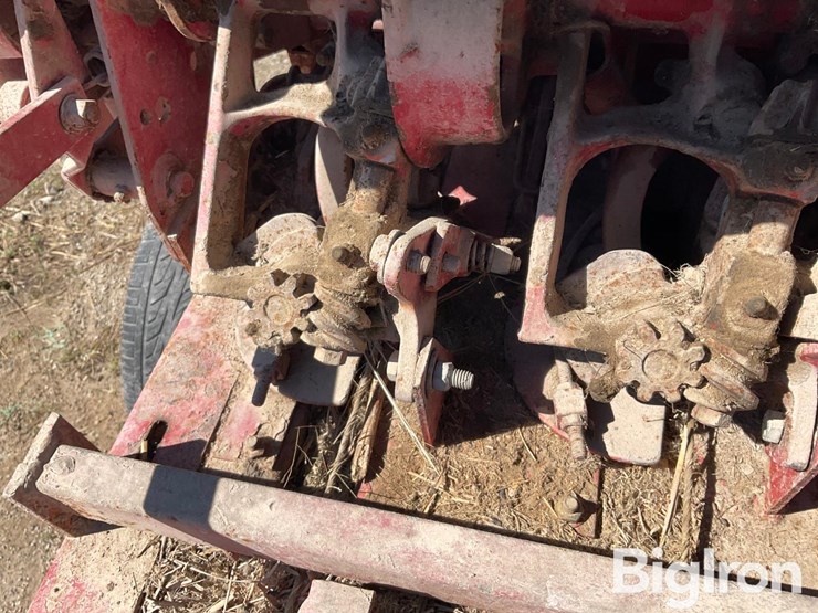 new-holland-275-image-15