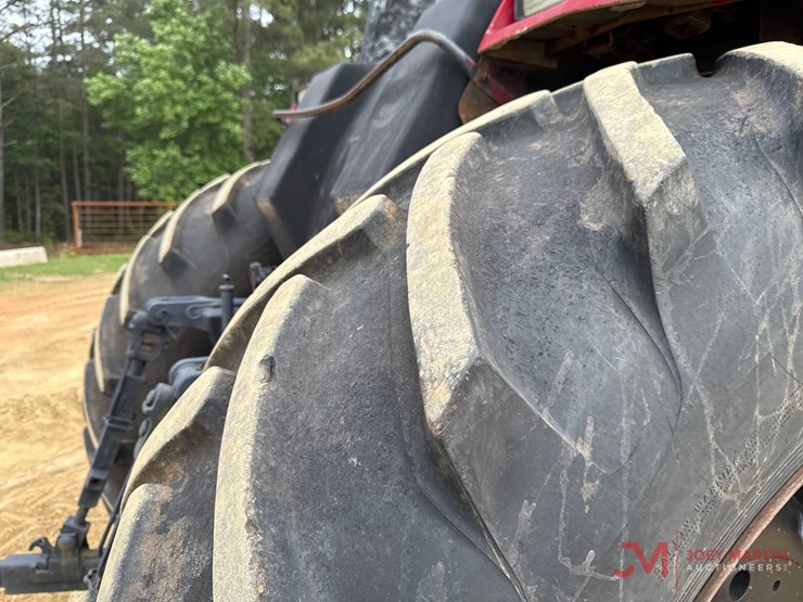 case-7140-ag-tractor-image-12