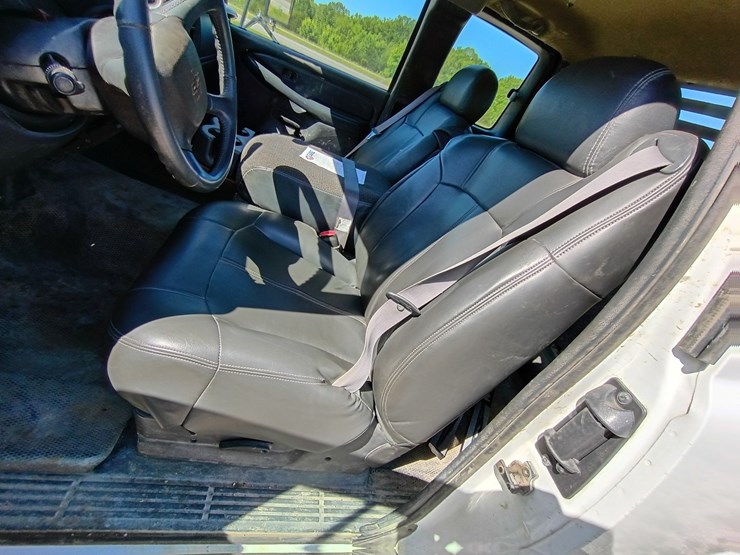 #24570-•-2001-chevrolet-silverado-pickup-truck-image-29
