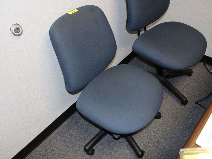 blue-fabric-office-chairs-with-casters-image-2