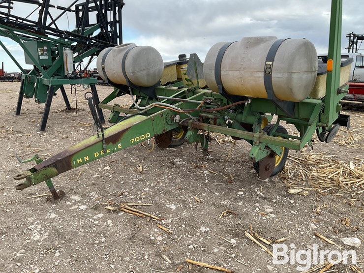 john-deere-7000-image-1