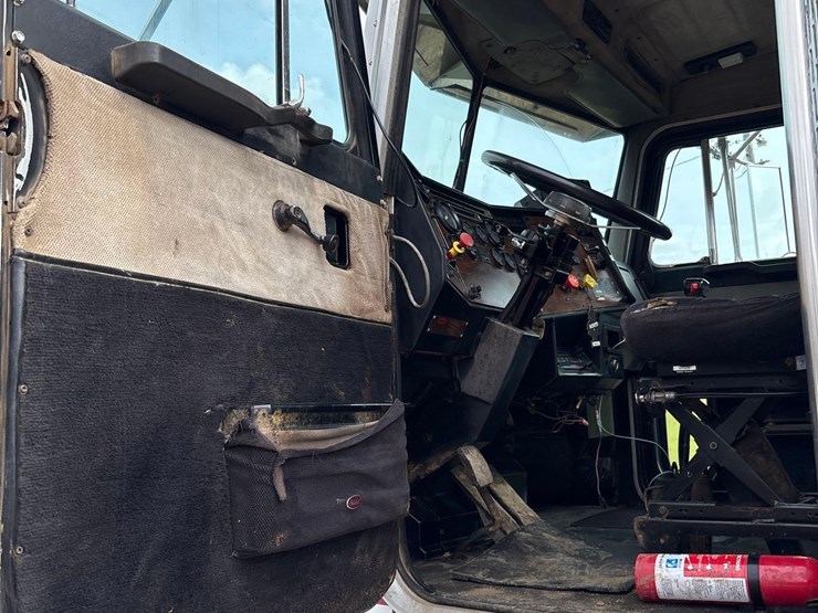 1989-peterbilt-377-image-76