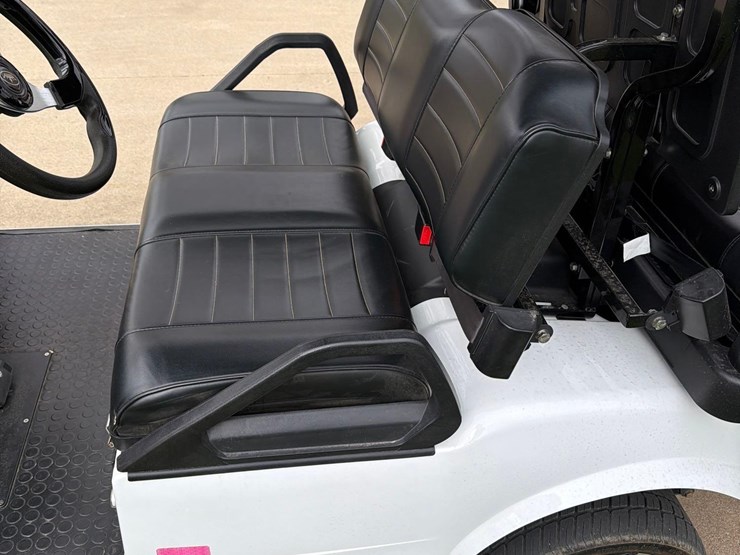 2023-evolution-electric-golf-cart-1-owner-image-8