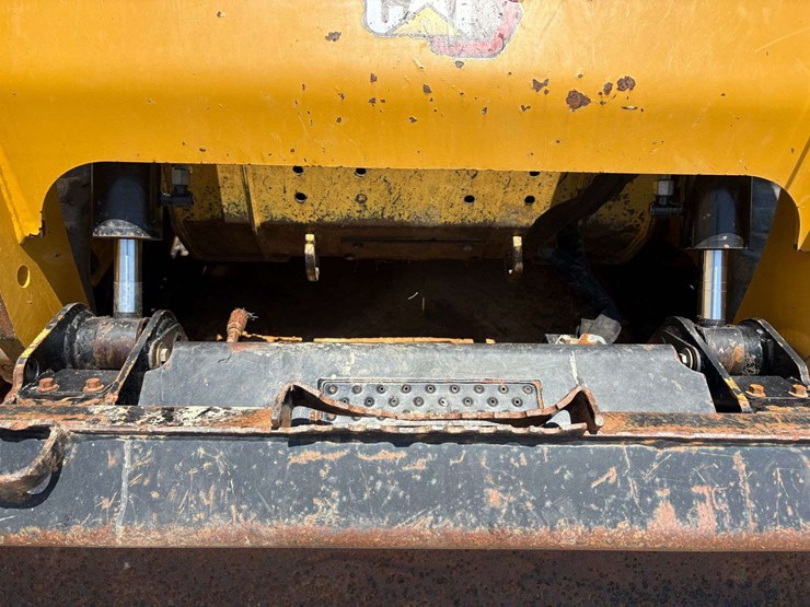 2021-caterpillar-279d3-image-21