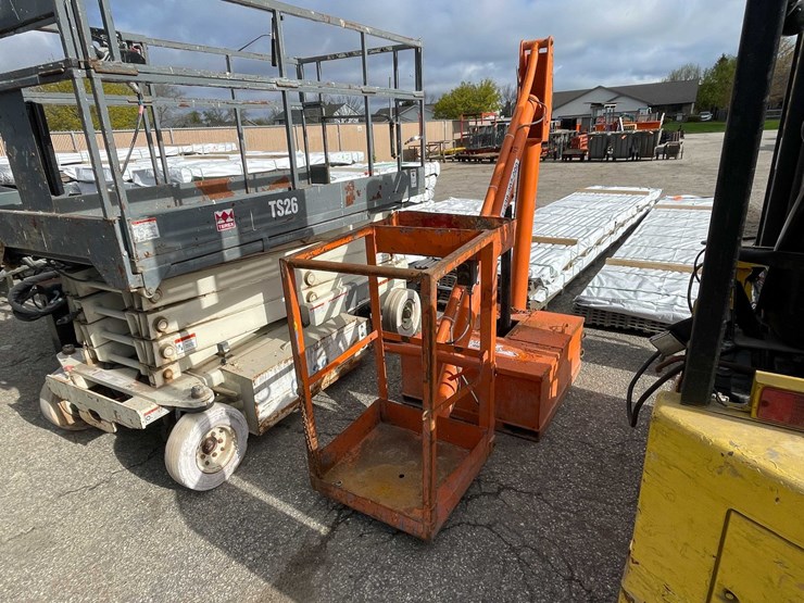 #9000-•-forklift-aerial-lift-bucket-(o7)-image-2