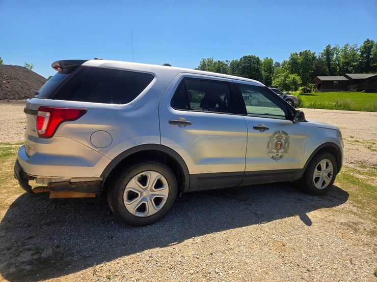 2016-ford-explorer-image-13