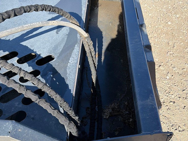 skidloader-quick-tach-74"-rock-rake-bucket-image-7