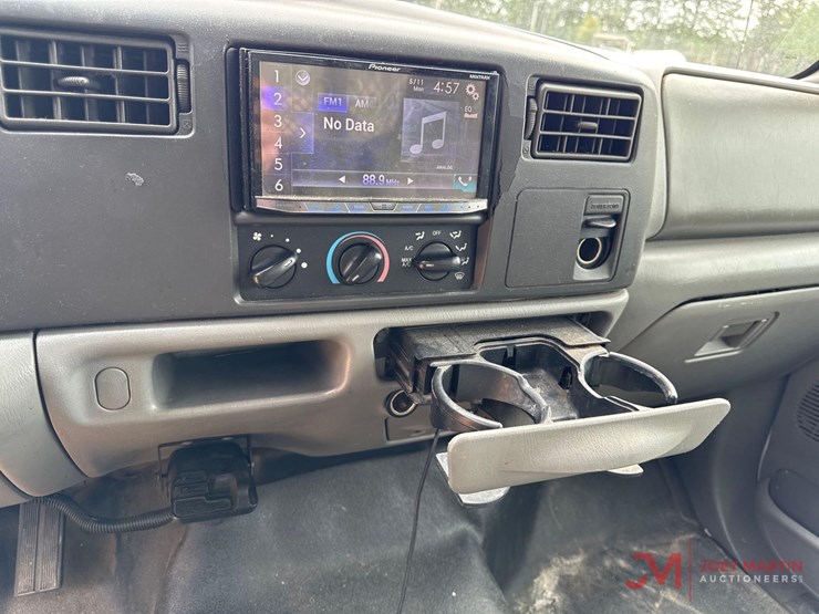 2003-ford-f550-xlt-image-22
