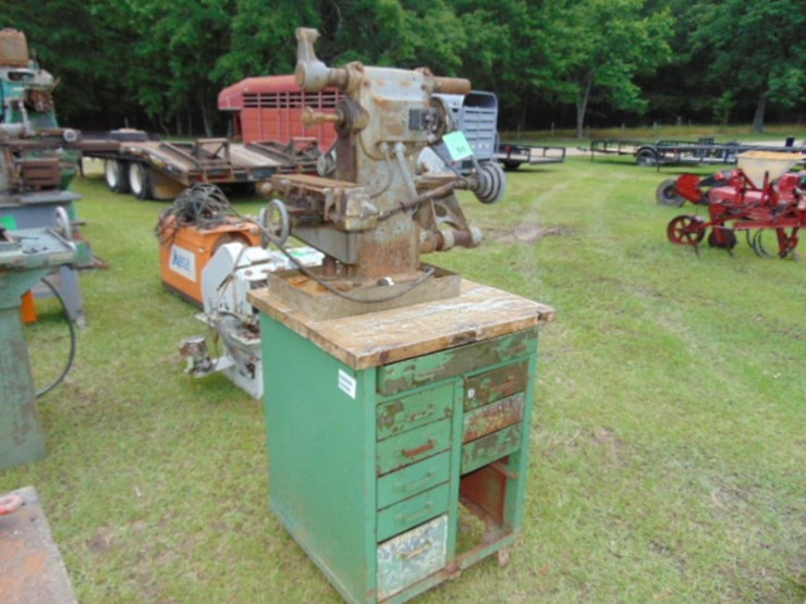 burke-horizontal-milling-machine-on-work-station-image-1