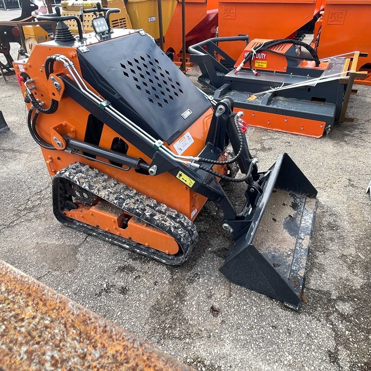 #9047 • Unused Landhonor Mini Skid Steer (O12)