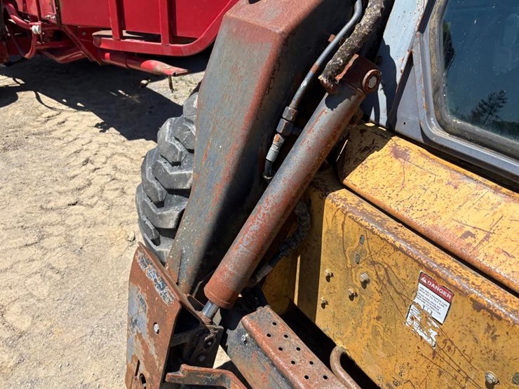new-holland-lx885-image-7