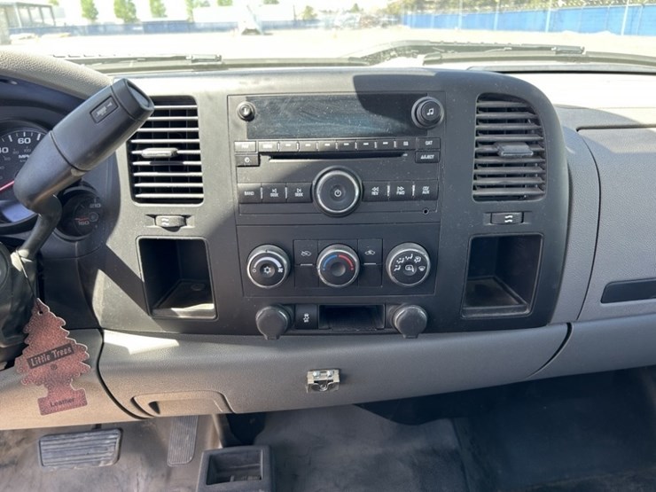 2013-chevrolet-silverado-1500-image-17