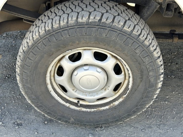 2016-ford-f150-xl-image-40