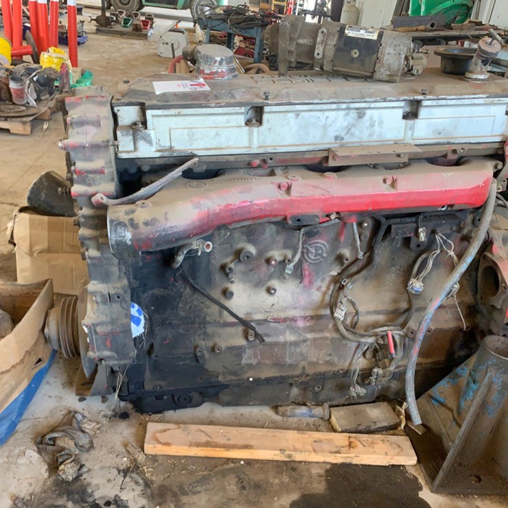 (Incomplete) DETROIT SERIES 60 12.7L ENGINE w/ Alternator, Clutch, Starter