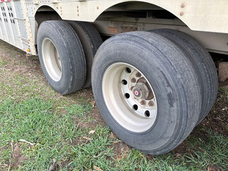 2008-wilson-livestock-trailer-image-43