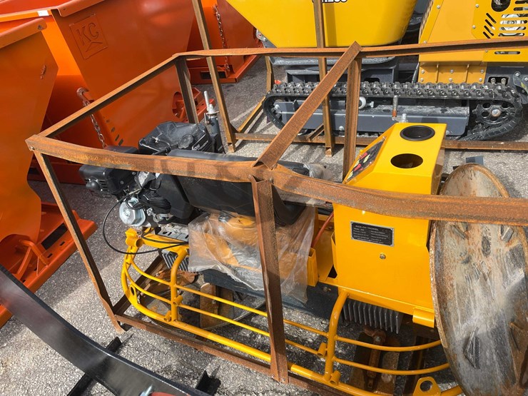 #9043-•-unused-ride-on-concrete-power-trowel-(o12)-image-6