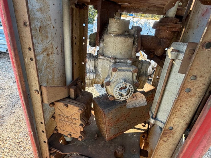 #5100-•-old-gas-pump-image-5
