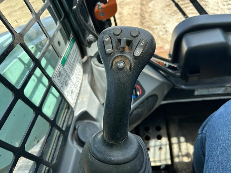 2022-bobcat-t870-image-27