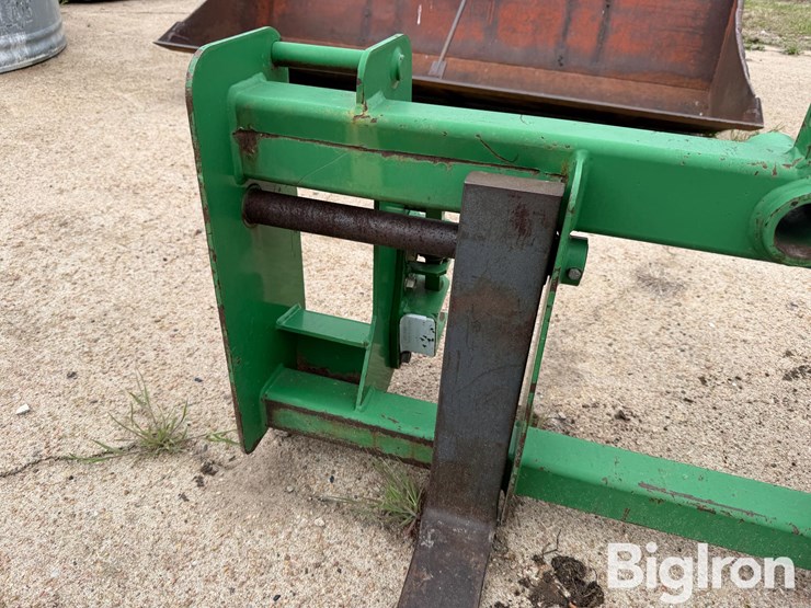 john-deere-pallet-forks-image-14
