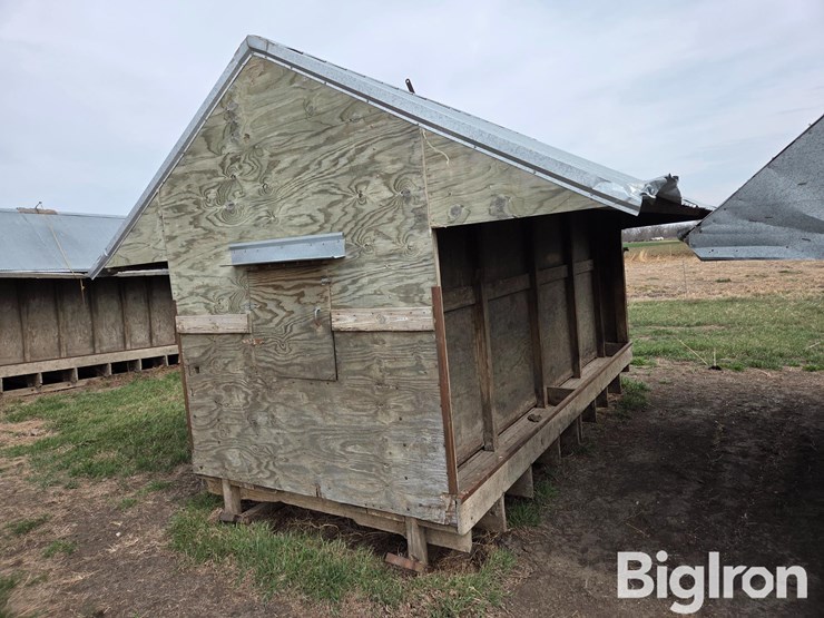 shop-built-wood-livestock-feeder-image-1
