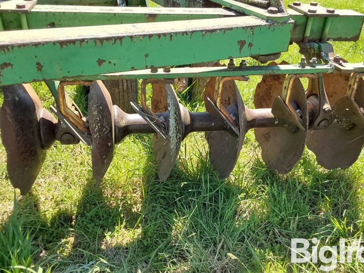 john-deere-12-image-19