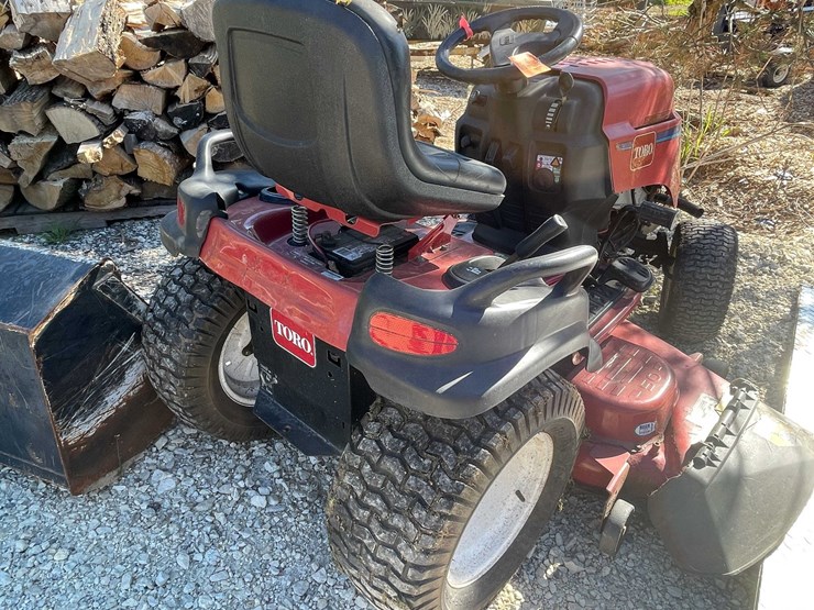 #6941-•-toro-riding-lawn-mower-image-2