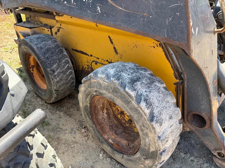 2018-deere-320g-image-6
