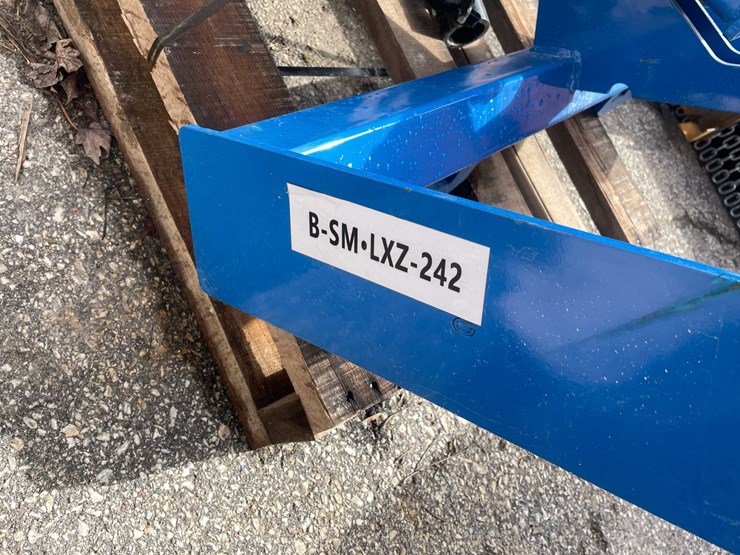 #9040-•-unused-skid-steer-mower-king-post-hole-auger-(o11)-image-23
