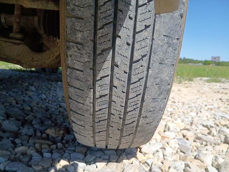 #24570-•-2001-chevrolet-silverado-pickup-truck-image-75