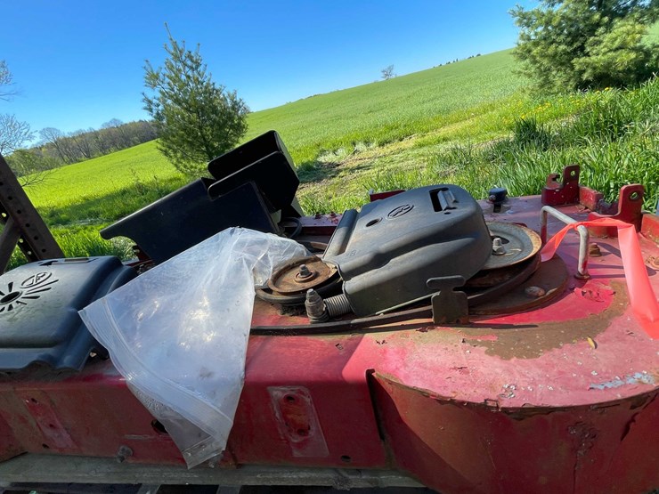 #6947-•-toro-riding-lawn-mower-image-23