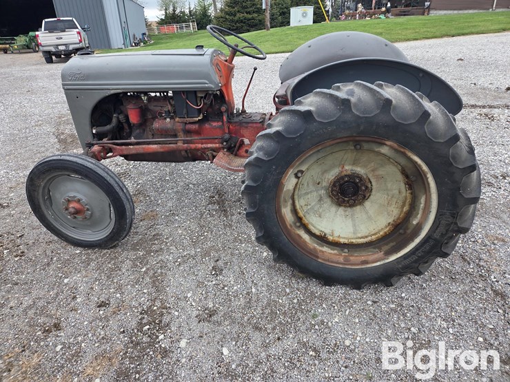 1950-ford-8n-image-8