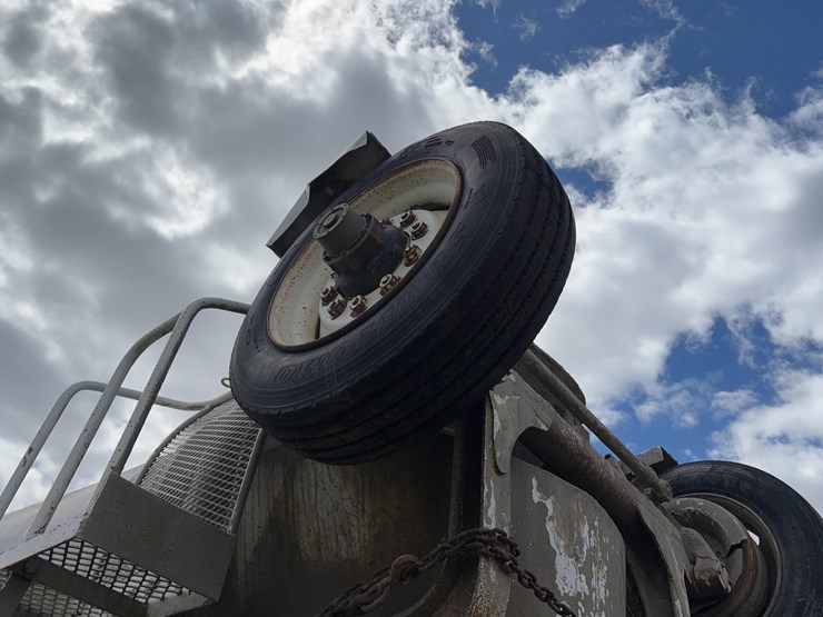 1996-mack-rd688c-cement-truck-image-40