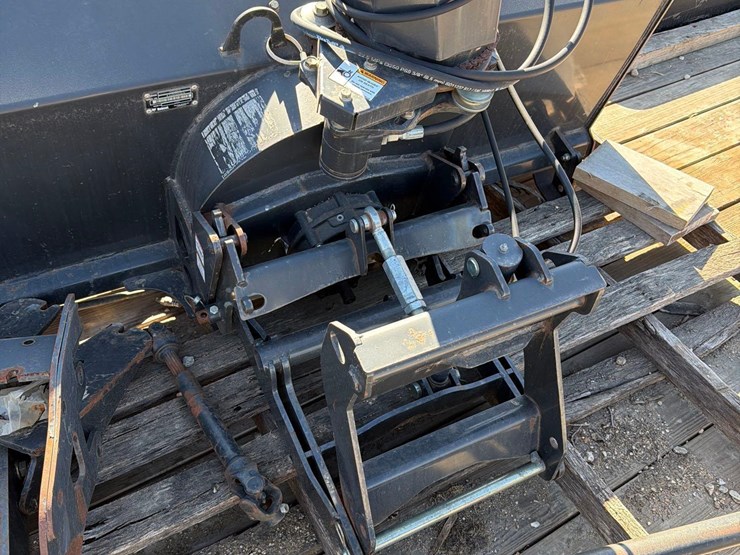 bobcat-72”-front-mount-snowblower-image-16