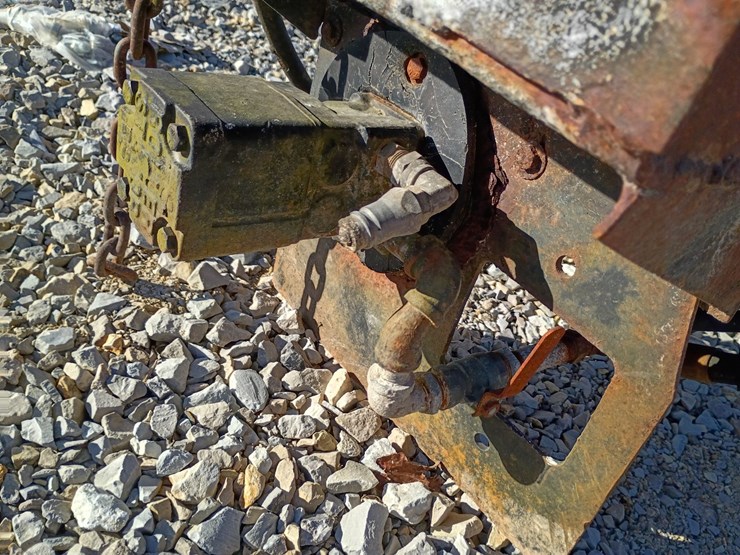 #22948-•-tailgate-salt-spreader-image-13